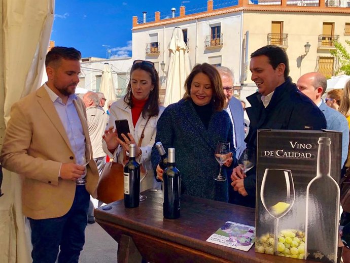 Crespo apoya los vinos de la Alpujarra de Almería y Granada y pide "trabajar uni