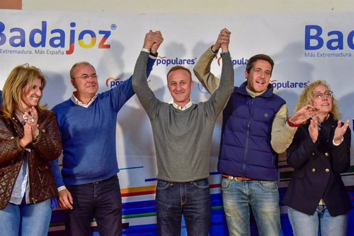 26M.- Monago Confía En La Reelección De Lobato Para Que El Futuro De Almendralej