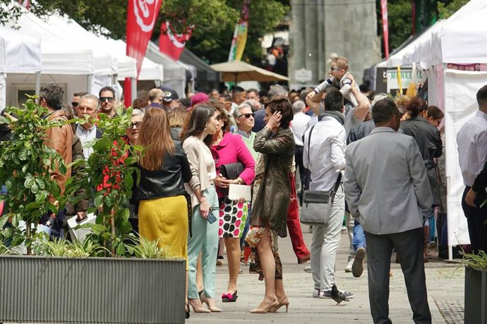 Plenilunio se diversifica y llena Santa Cruz de miles de personas