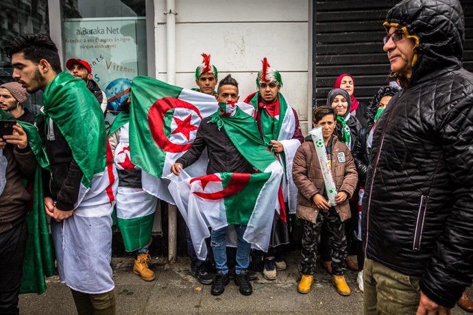Argelia.- Cientos de manifestantes vuelven a protestar en Argel para pedir la sa