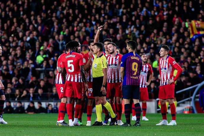 Soccer: La Liga - FC Barcelona v At. Madrid