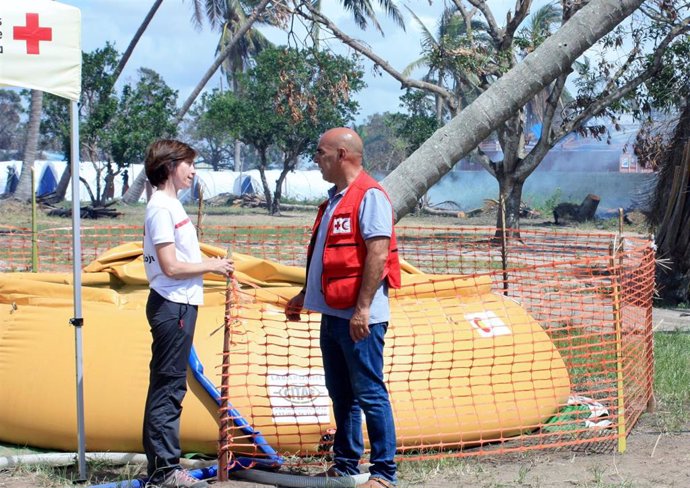 Dos cooperantes navarros de Cruz Roja participan en un dispositivo de ayuda huma