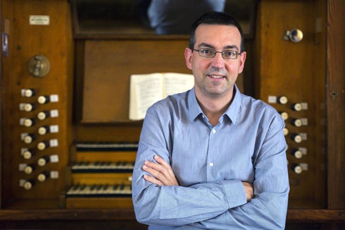 El organista Raúl del Toro Sola recibe un premio del Orfeón Donostiarra y la UPV
