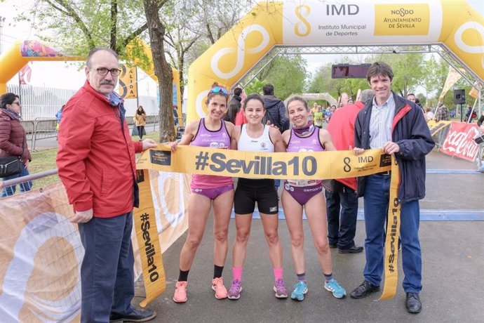 Sevilla.- Unos 9.000 corredores toman la salida de la Popular Vega de Triana, se