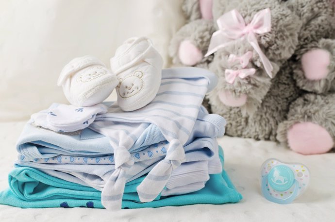 Canastilla del bebé, la elección de su ropa para la maternidad