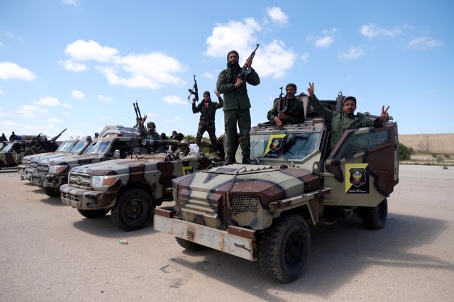 Libia.- Estalla al fin el conflicto entre las fuerzas de Trípoli y del general H