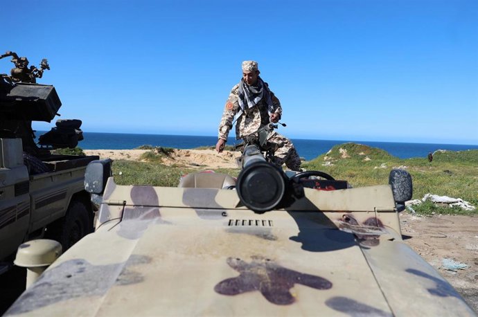 SUST. Libia.- Estalla al fin el conflicto entre las fuerzas de Trípoli y del gen