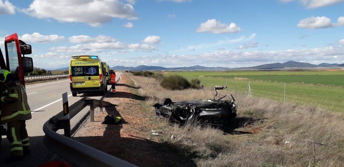 AMPL.- Sucesos.- Dos heridos graves en un accidente en la A-23, a la altura de F