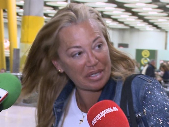 Belén Esteban, regresa feliz y morena de sus 'minis' vacaciones en Tenerife con 