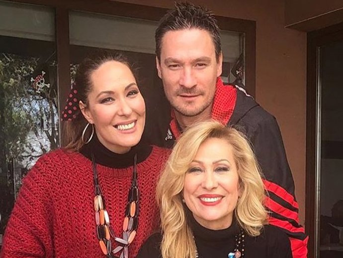 Rosa Benito recuerda la boda de Rosario Mohedano y lanza un dardo a Rocío Carras