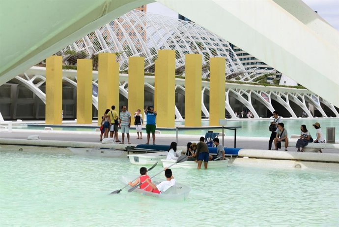 Turistas en las actividades de la Ciudad de las Artes y las Ciencias de Valncia