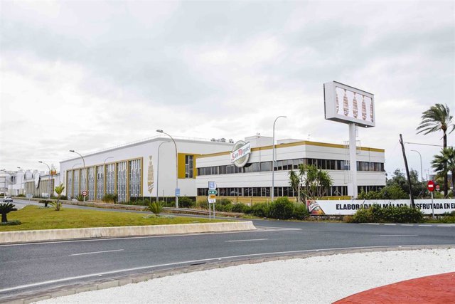 Málaga.- El centro de producción de Mahou San Miguel en Málaga apaga la luz en favor del planeta