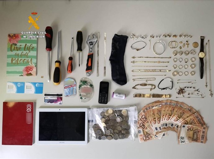 Detenida una banda dedicada al robo en viviendas que llevaba una semana en Canta