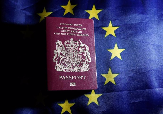 Brexit.- Reino Unido emite ya pasaportes sin las palabras Unión Europea en su po