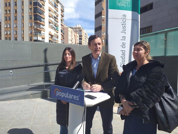 Almería.- Hernando (PP) no se retractará y afea a Martínez (PSOE) que hable de "