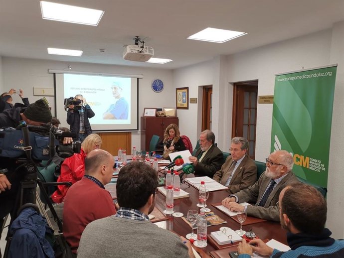 Consejo Andaluz de Médicos alerta de que en diez años se jubilará casi el 47% de