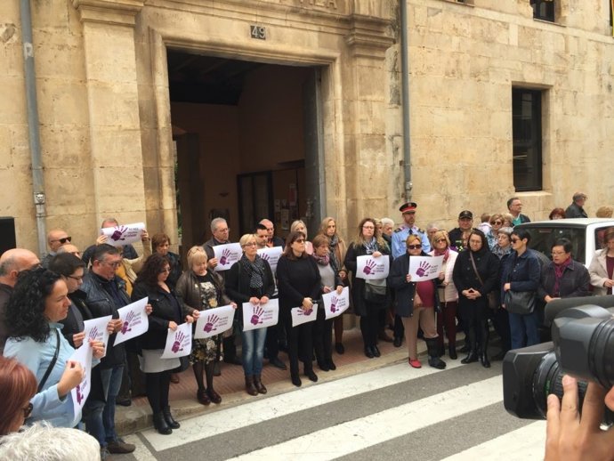 Ulldecona (Tarragona) decreta dos días de luto por la muerte de una mujer asesin