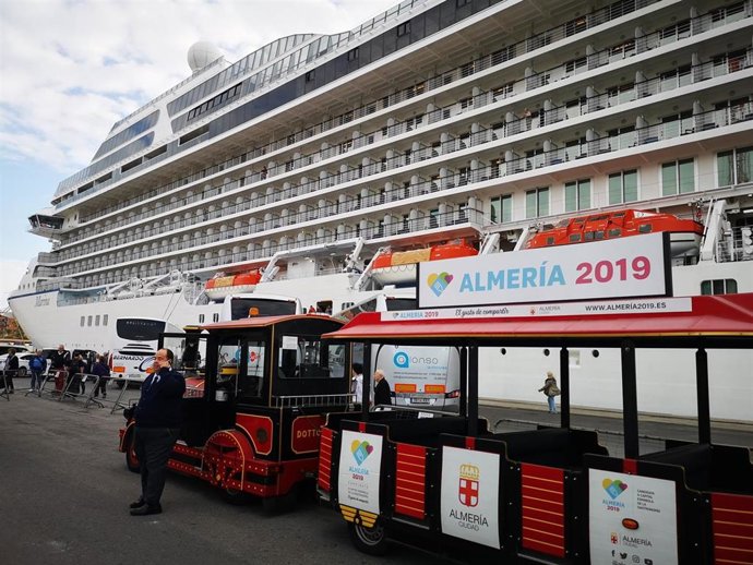Almería.-Turismo.-Puertos.-Puerto de Almería se promociona en la feria de crucer