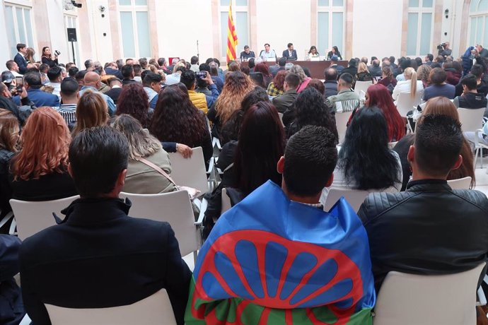 Associacions gitanes catalanes demanen en el Parlament tenir més representació p