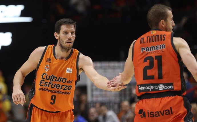 Valencia Basket remonta en La Fonteta a Unics Kazan y golpea primero