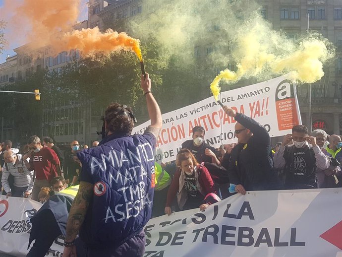 400 Persones Es Manifesten Amb Treballadors Del Metre Per Protestar Per la Ges