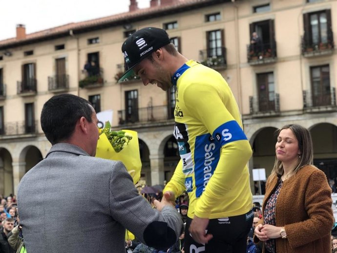 Ciclismo.- Schachmann (Bora) sigue de dulce y gana la 'crono' inicial de la Vuel