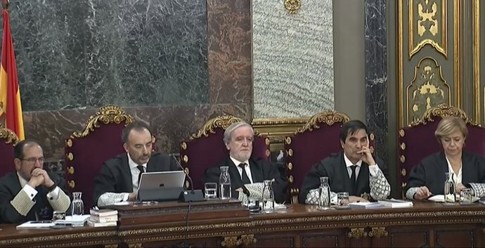 Procés.- Una comissió de l'Icab retreu el calendari "arbitrari" i el límit en in