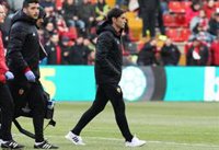 El Rayo suspende a uno de los aficionados que insultó a Marcelino y busca "identificar" a los otros dos