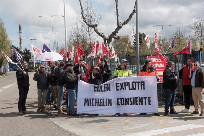Trabajadores de Eulen Logística se concentran frente a Michelin por el ERE plant