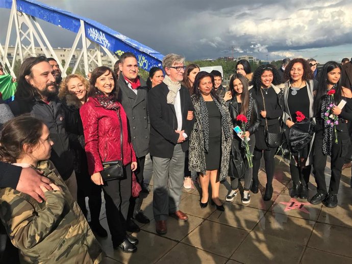 Zaragoza.- El alcalde expresa el apoyo del Ayuntamiento al pueblo gitano en su r