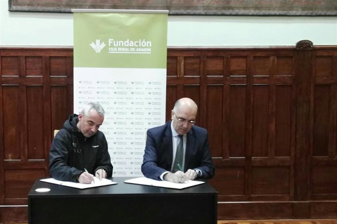 Las fundaciones Caja Rural de Aragón y del Quebrantahuesos sensibilizan a escola