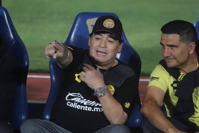 La Comisión Disciplinaria de la FMF multa a Maradona tras dedicar una victoria a