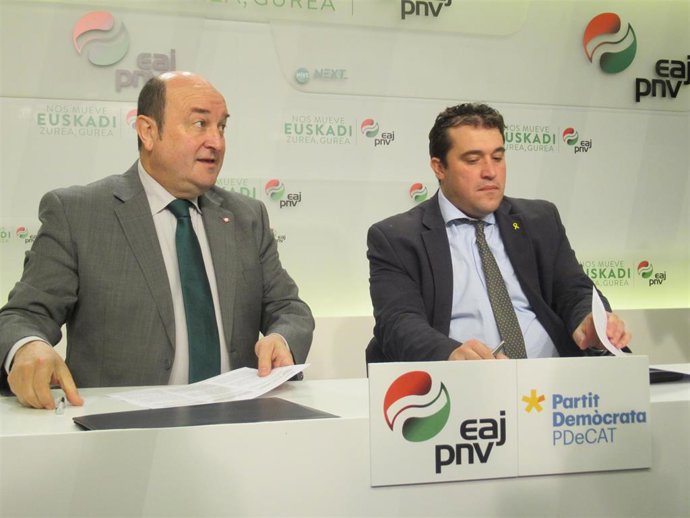 PNV y PDeCAT suscriben su acuerdo para defender "las naciones" de Euskadi y Cata