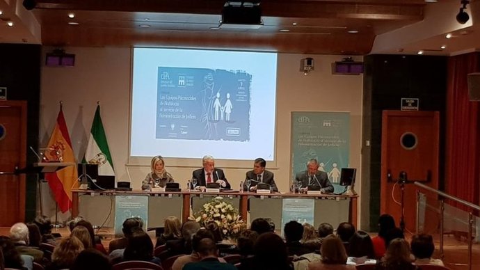 El Defensor subraya la importancia de los equipos psicosociales en los litigios 