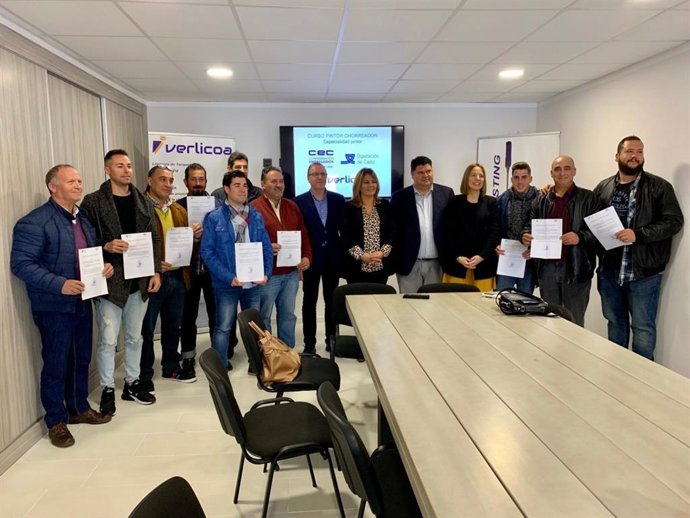 CádizAlDía.- Un total de diez personas finalizan su formación en pintura y chorr