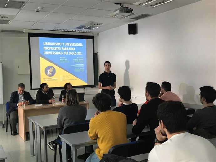 28A.- Cs Propone Una Financiación Adicional A Centros Y Universidades Con Mejore