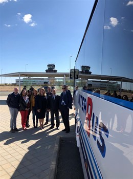 El servicio de autobuses de aeropuerto de Corvera se extiende a La Manga, Cabo d
