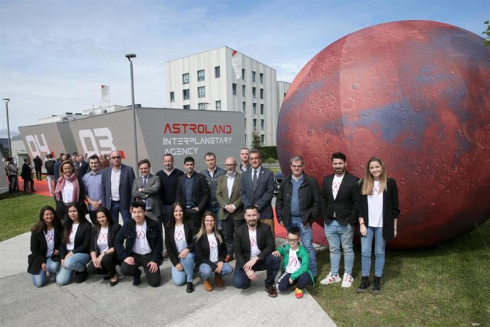 Inaugurado el centro de control de Astroland, que inicia la selección de 'tripul
