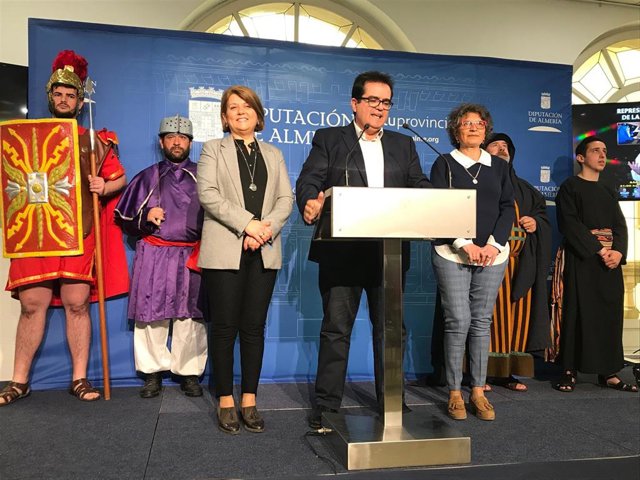 En la Pasión Viviente de Gádor, participan un centenar de actores aficionados.