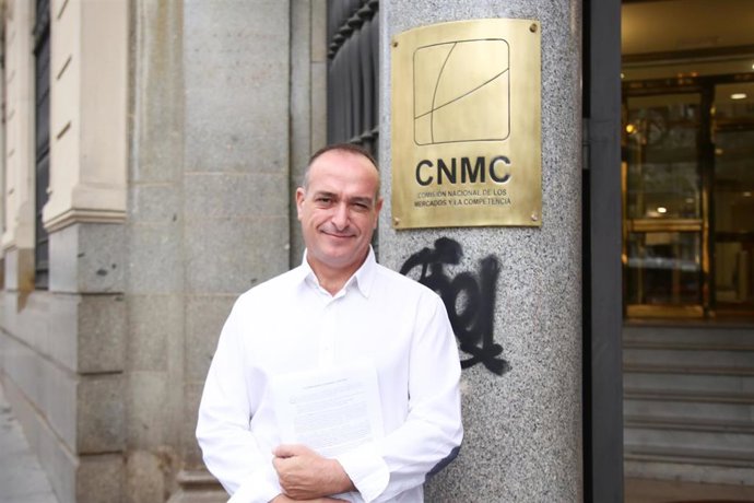 Taxistas convocados por su patronal Fedetaxi presentan ante la Comisión Nacional