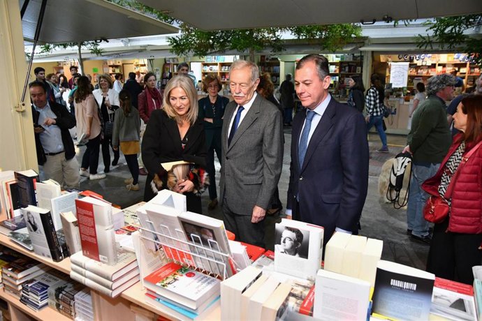 Sevilla.- La Feria del Libro de Tomares contabiliza un 20% más de ventas y defie
