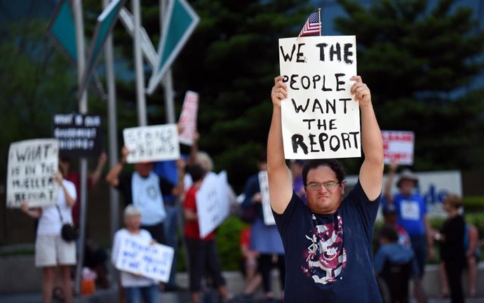 Protesters in Orlando Demand Release of Mueller Report