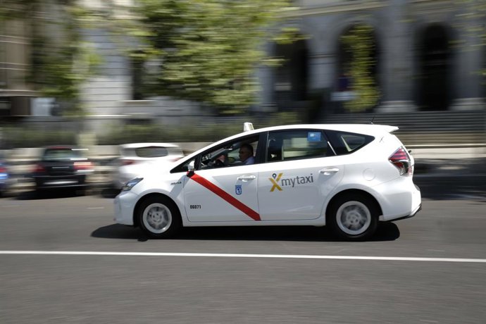 Fotos de recurso de coches, taxis, VTC, gruas, tráfico, carreteras, autovías