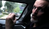Miguel Bosé continúa con sus críticas hacia Michelle Bachelet y va a buscarla a su hotel en Ciudad de México