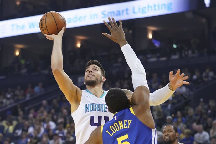 Baloncesto/NBA.- Willy Hernangómez brilla con 22 puntos en la derrota ante los W