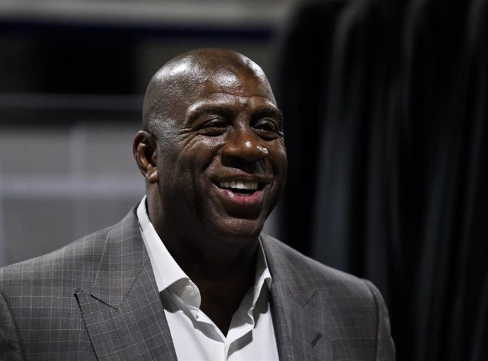 Magic Johnson retires as Los Angeles Lakers president