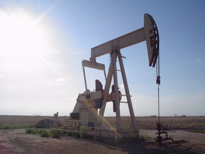 El barril de petróleo escala a máximos desde noviembre, por encima de 70 dólares