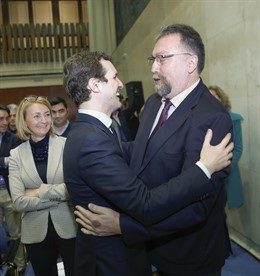 Firma del acuerdo entre el Partido Popular y Foro Asturias para las elecciones g