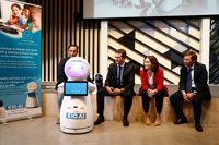 Casado niega que proponga bajar el SMI, se remite al diálogo social y se queja de 'fake news'