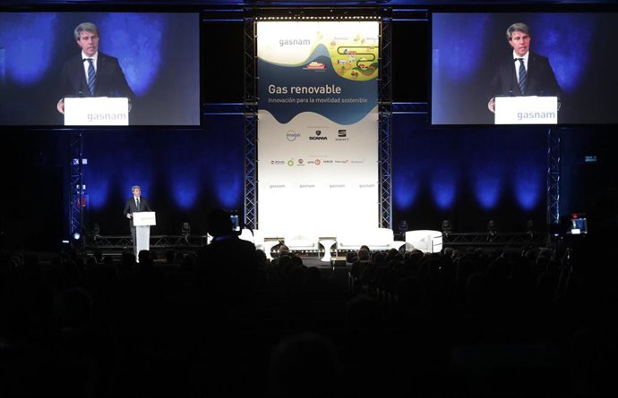 Garrido tacha de "politizadas" a asociaciones de taxistas que amenazan con lleva